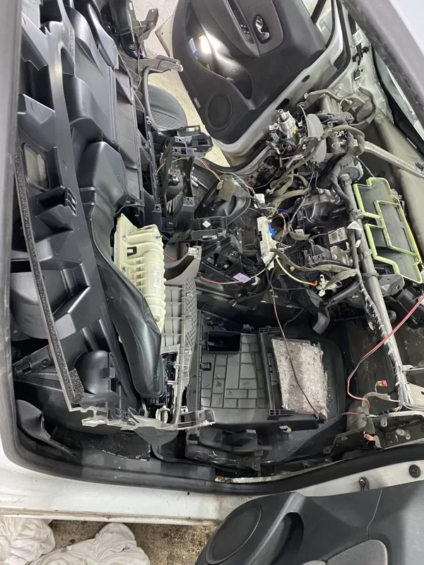 Renault Scenic III Ventilācijas sistēmas ventilatora nomaiņa